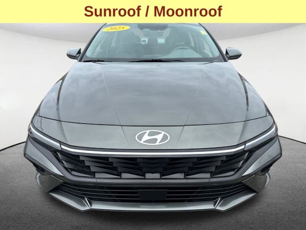 Used 2025 Hyundai Elantra SEL Convenience Sedan
