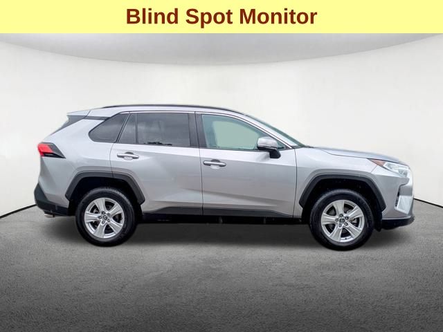 2021 Toyota RAV4 XLE photo 3