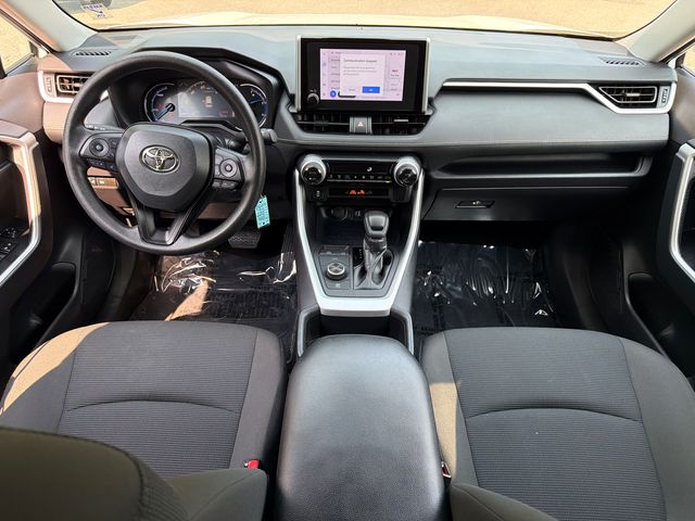 2025 Toyota RAV4 LE - Photo 25