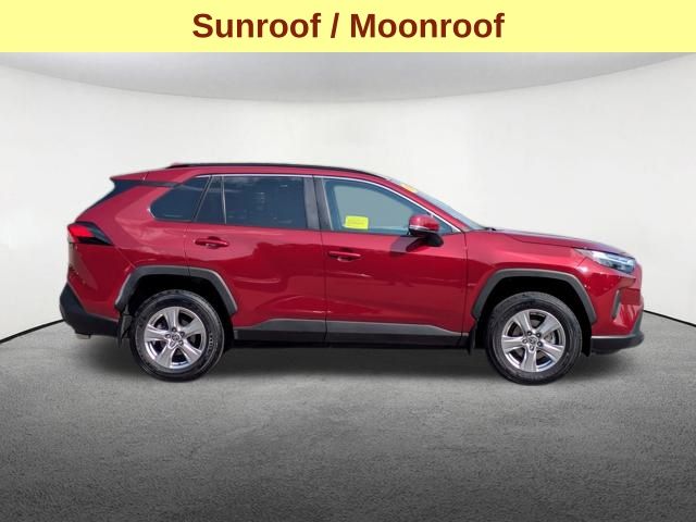 2023 Toyota RAV4 XLE photo 3