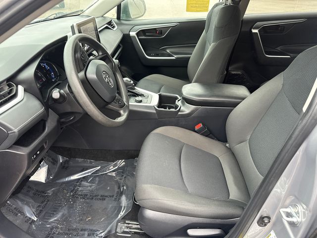 2025 Toyota RAV4 LE - Photo 33