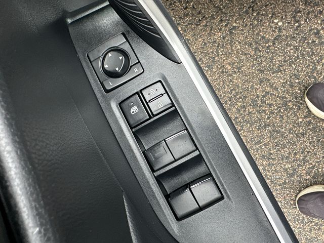 2025 Toyota RAV4 LE - Photo 32