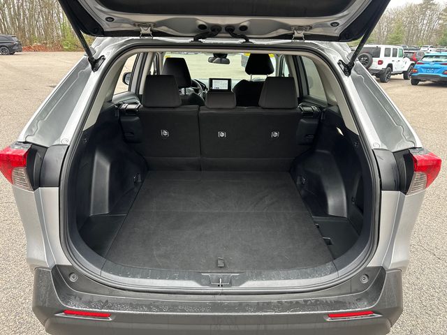 2025 Toyota RAV4 LE - Photo 15