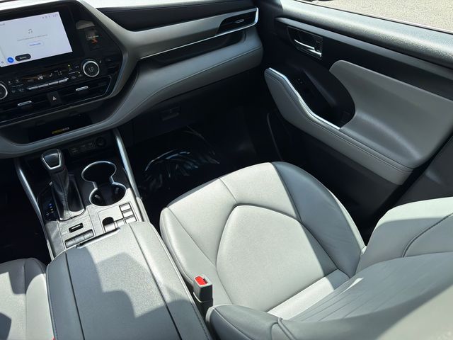 2023 Toyota Highlander XLE - Photo 20