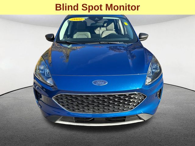 2022 Ford Escape SE photo 3