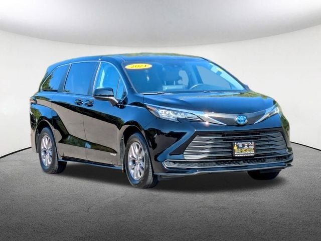 Used 2021 Toyota Sienna LE with VIN 5TDKRKEC2MS018676 for sale in Milford, MA