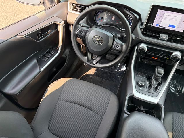 2025 Toyota RAV4 LE - Photo 24