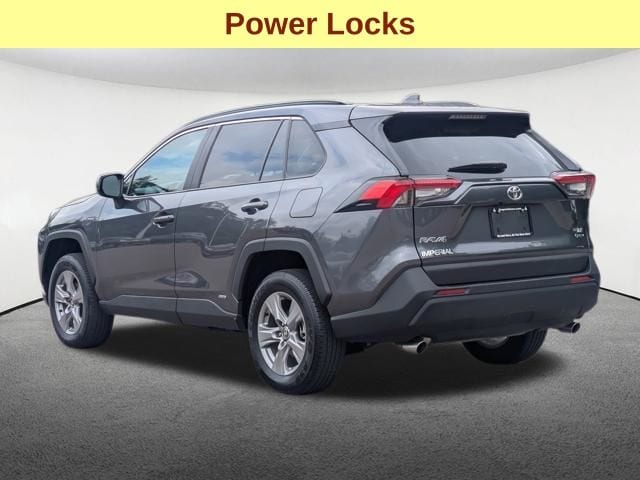 2025 Toyota RAV4 LE - Photo 9