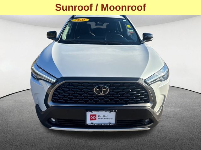 2025 Toyota Corolla Cross XLE photo 3