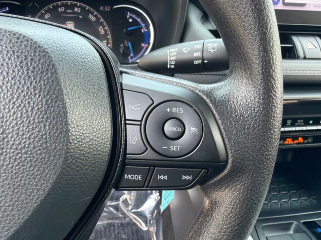 2025 Toyota RAV4 LE - Photo 33