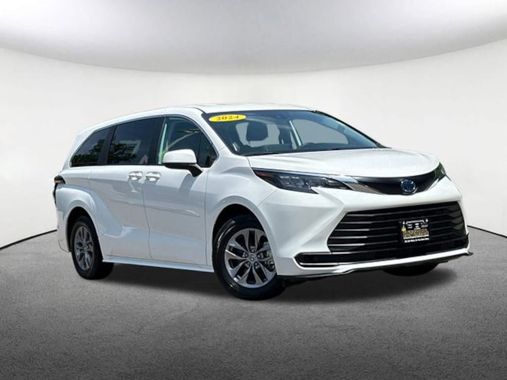 Certified 2024 Toyota Sienna LE Minivan/Van