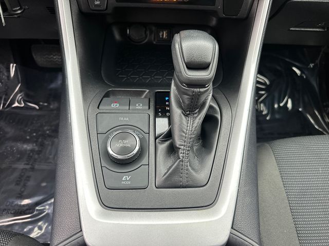 2025 Toyota RAV4 LE - Photo 29