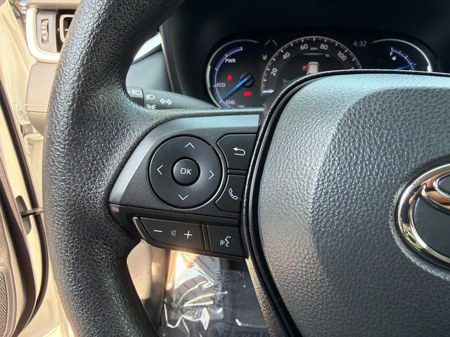 2025 Toyota RAV4 LE - Photo 32