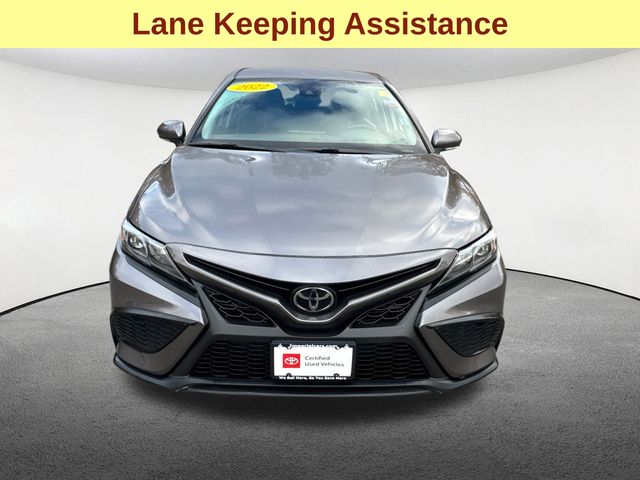 2022 Toyota Camry SE photo 3