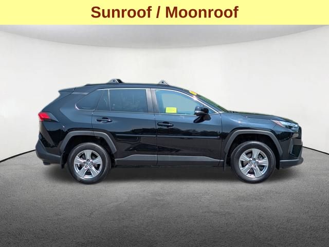 2023 Toyota RAV4 XLE photo 3