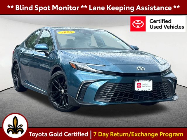 2025 Toyota Camry SE's photo
