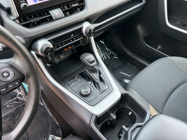 2025 Toyota RAV4 LE - Photo 37
