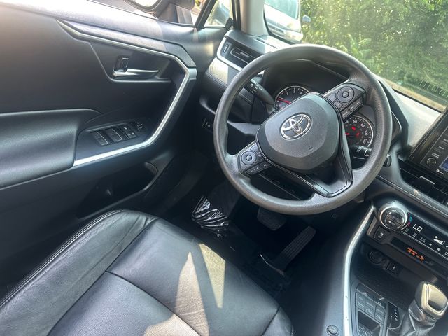 2022 Toyota RAV4 XLE - Photo 21