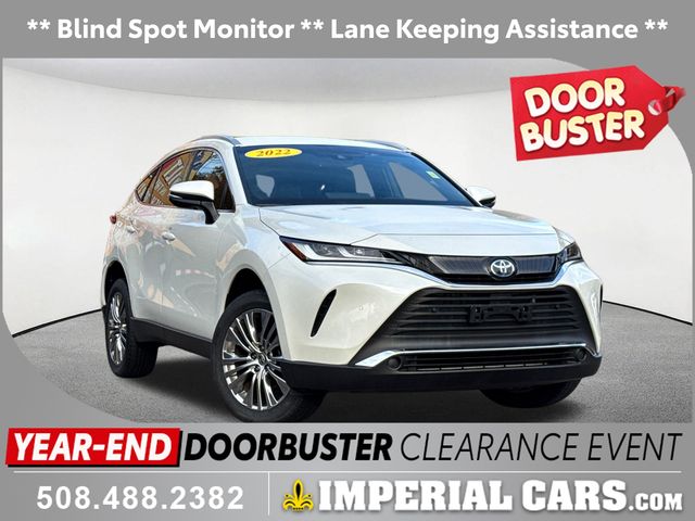 2022 Toyota Venza XLE's photo