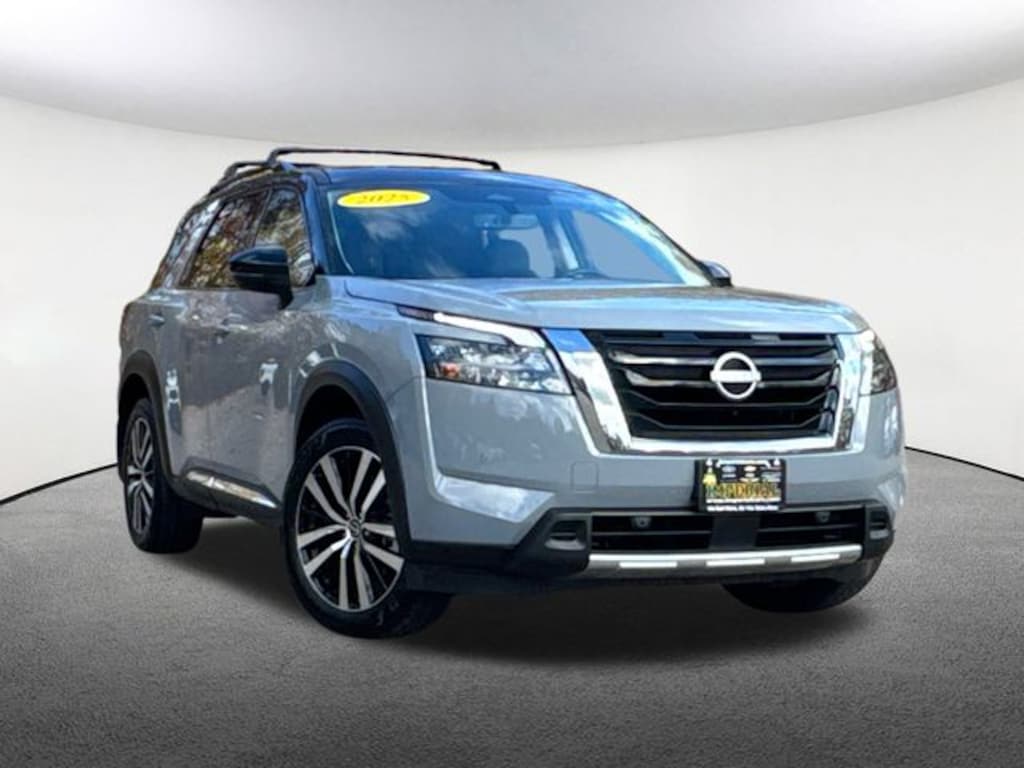 Used 2025 Nissan Pathfinder Platinum SUV