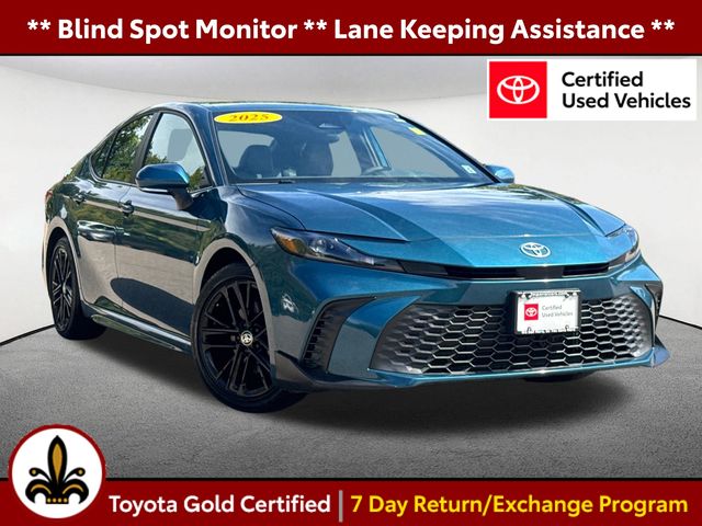 2025 Toyota Camry SE's photo