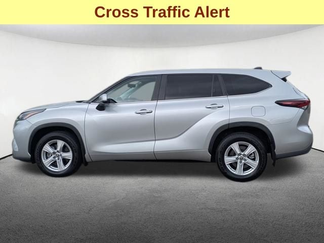 2024 Toyota Highlander LE - Photo 9
