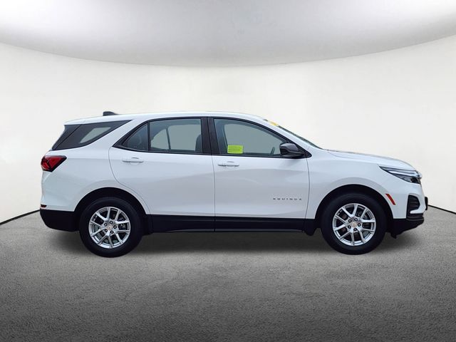 2023 Chevrolet Equinox LS photo 2