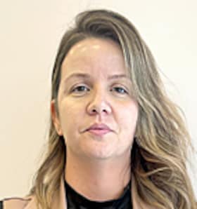 Staff member Fernanda Quedevez from ID_6d19e120f3e8