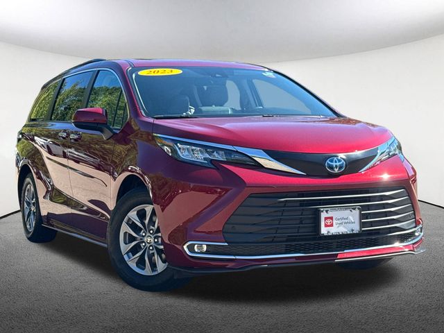 2023 Toyota Sienna XLE photo 2