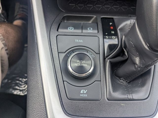 2025 Toyota RAV4 LE - Photo 29
