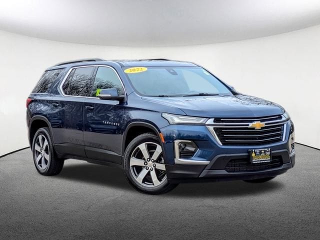 Used 2022 Chevrolet Traverse 3LT with VIN 1GNEVHKWXNJ173654 for sale in Milford, MA