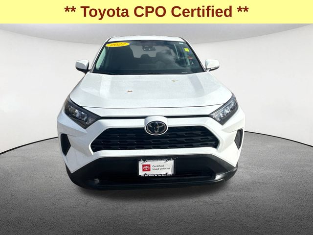 2022 Toyota RAV4 LE photo 3