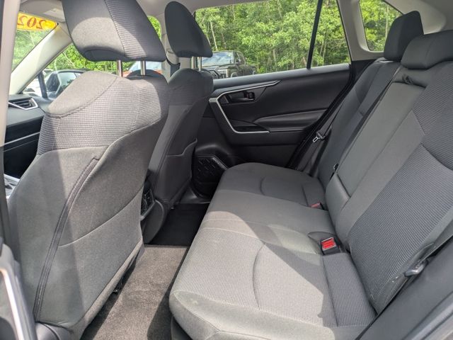 2025 Toyota RAV4 LE - Photo 18