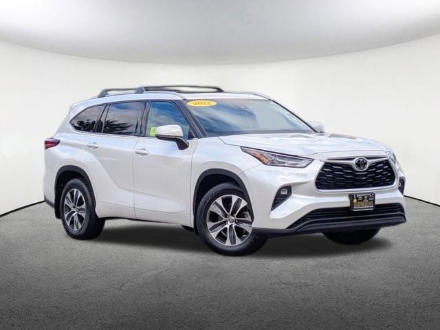 Certified 2022 Toyota Highlander XLE with VIN 5TDGZRBH5NS579888 for sale in Milford, MA