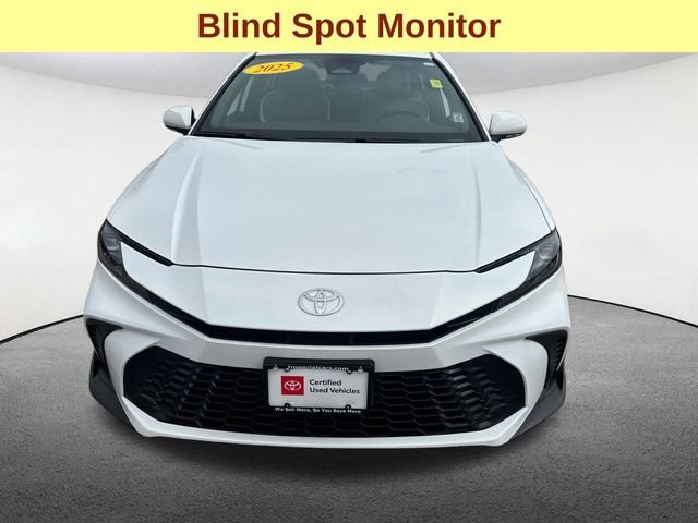 2025 Toyota Camry SE photo 3