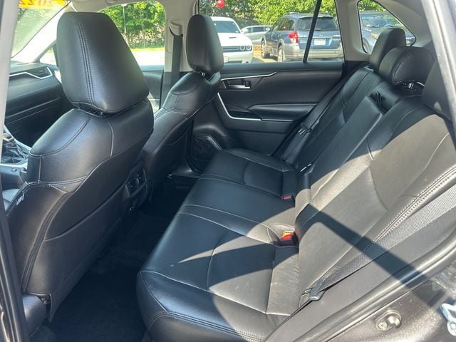 2022 Toyota RAV4 XLE - Photo 18