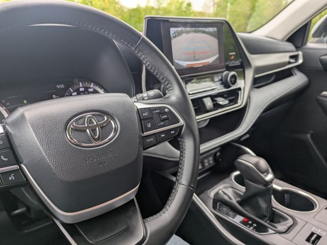 2024 Toyota Highlander LE - Photo 32