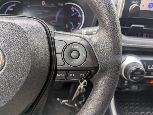 2025 Toyota RAV4 LE - Photo 22
