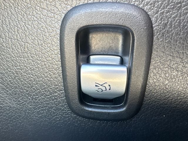 2025 Mercedes-Benz C-Class Sedan C 300 - Photo 29