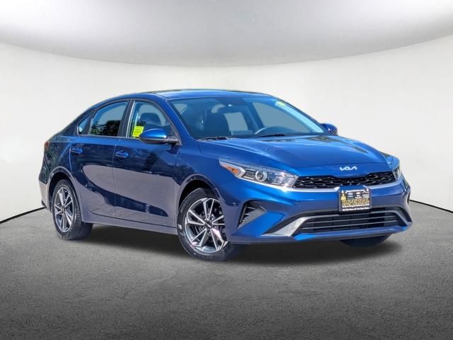 2022 Kia Forte LXS photo 2
