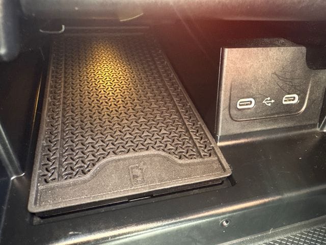 2025 Mercedes-Benz C-Class Sedan C 300 - Photo 38