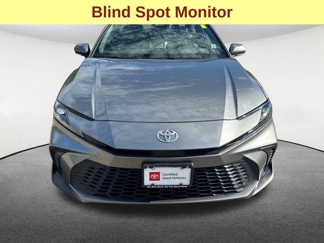 2025 Toyota Camry SE photo 3