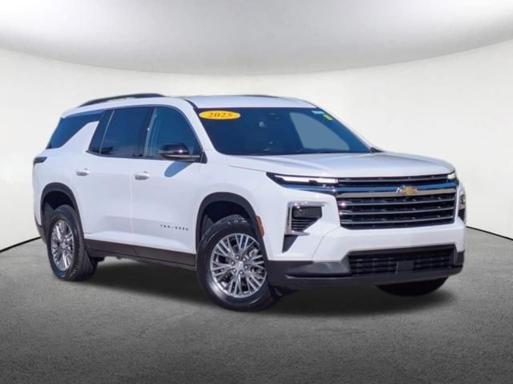 Used 2025 Chevrolet Traverse LT SUV