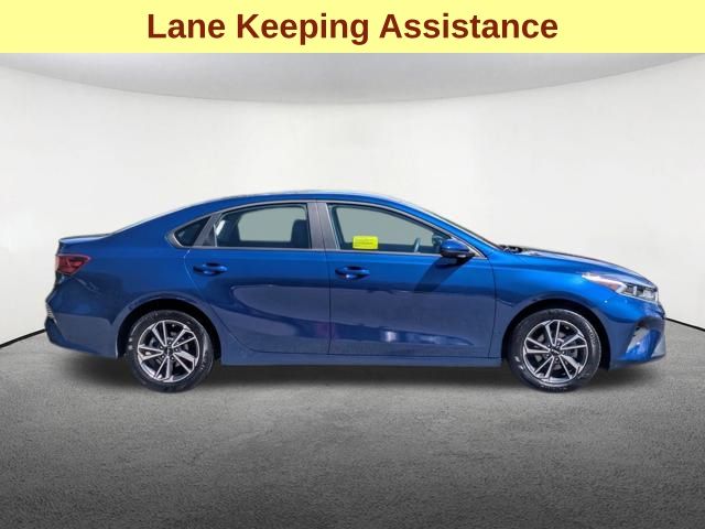 2022 Kia Forte LXS photo 3