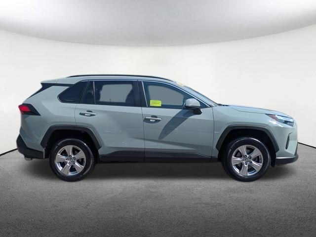 2023 Toyota RAV4 XLE photo 2