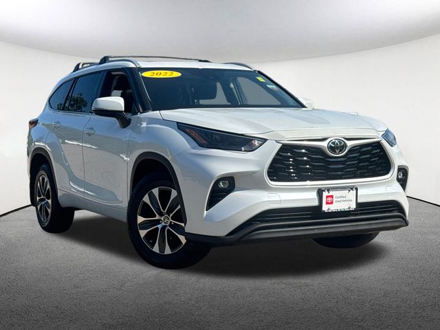 2022 Toyota Highlander XLE photo 2