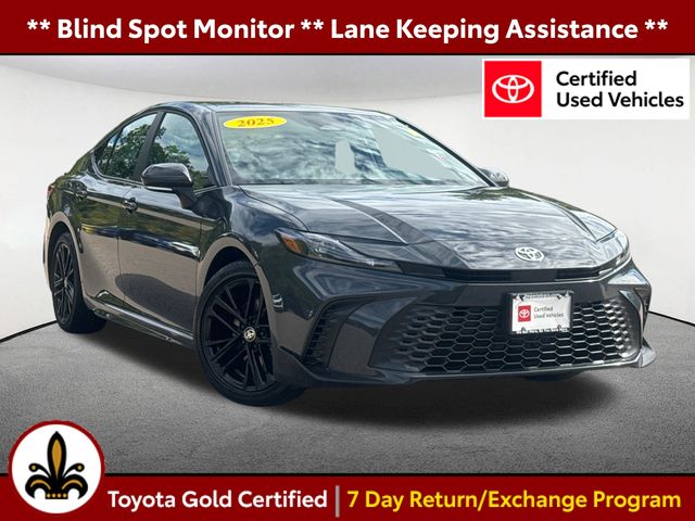 2025 Toyota Camry SE's photo