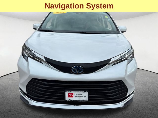 2023 Toyota Sienna XLE photo 2