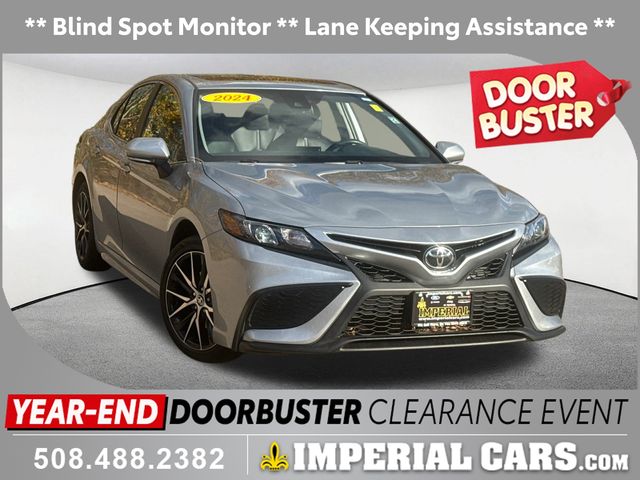 2024 Toyota Camry SE's photo