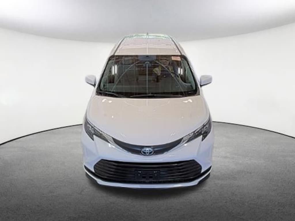 Used 2024 Toyota Sienna LE Minivan/Van